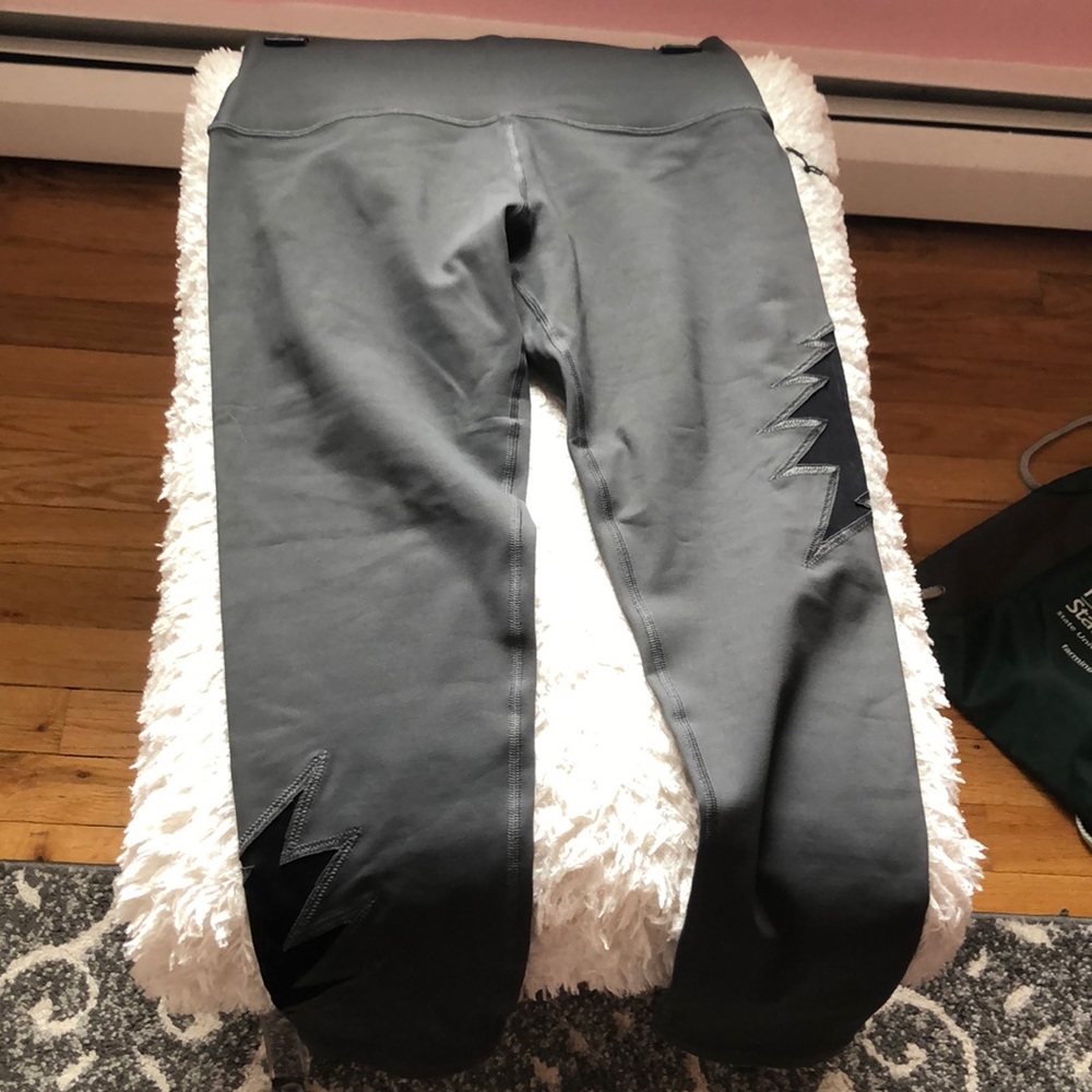 Nancy Rose Performance sz 8/M pewter gray BNWT